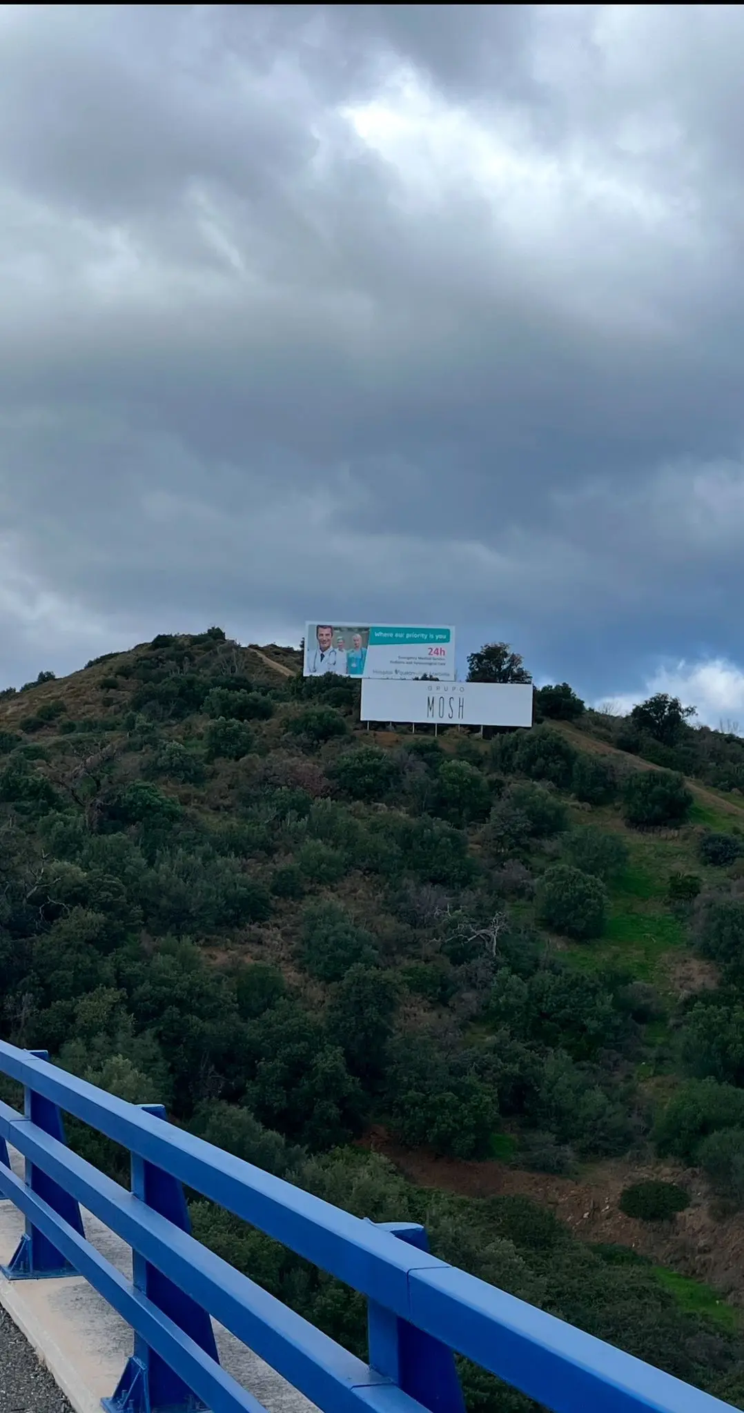 Vallas publicitarias en autopista