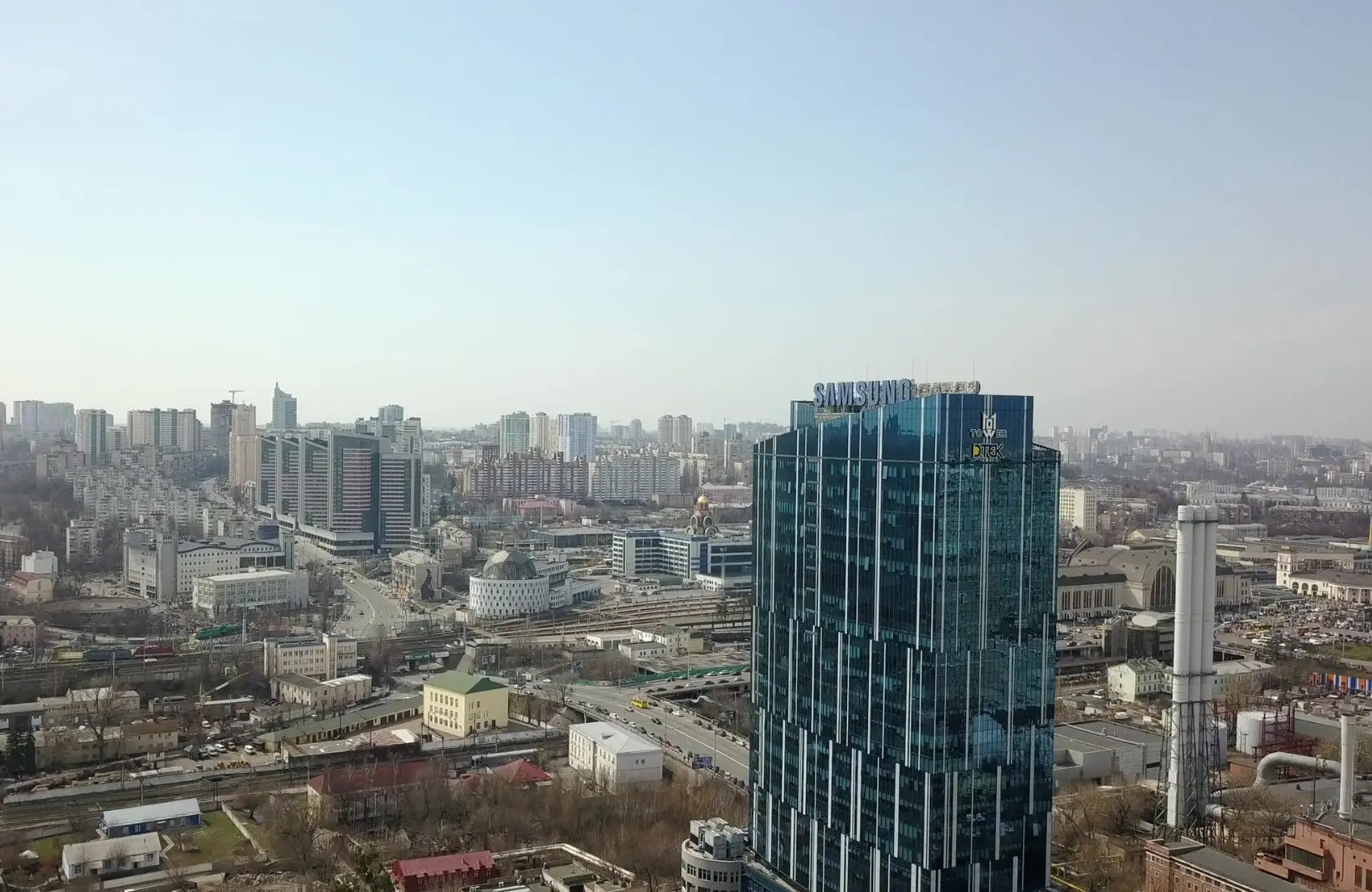 Toma aérea de edificio Samsung