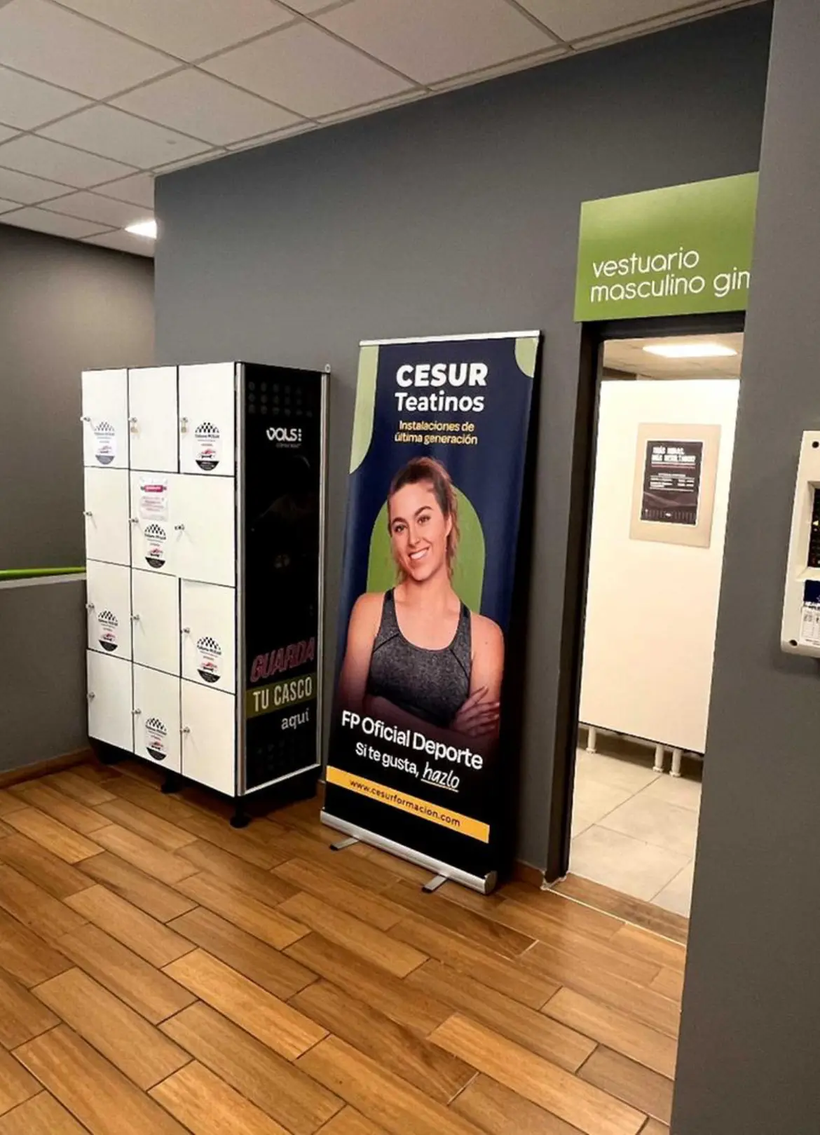 Roll up junto entrada a vestuarios