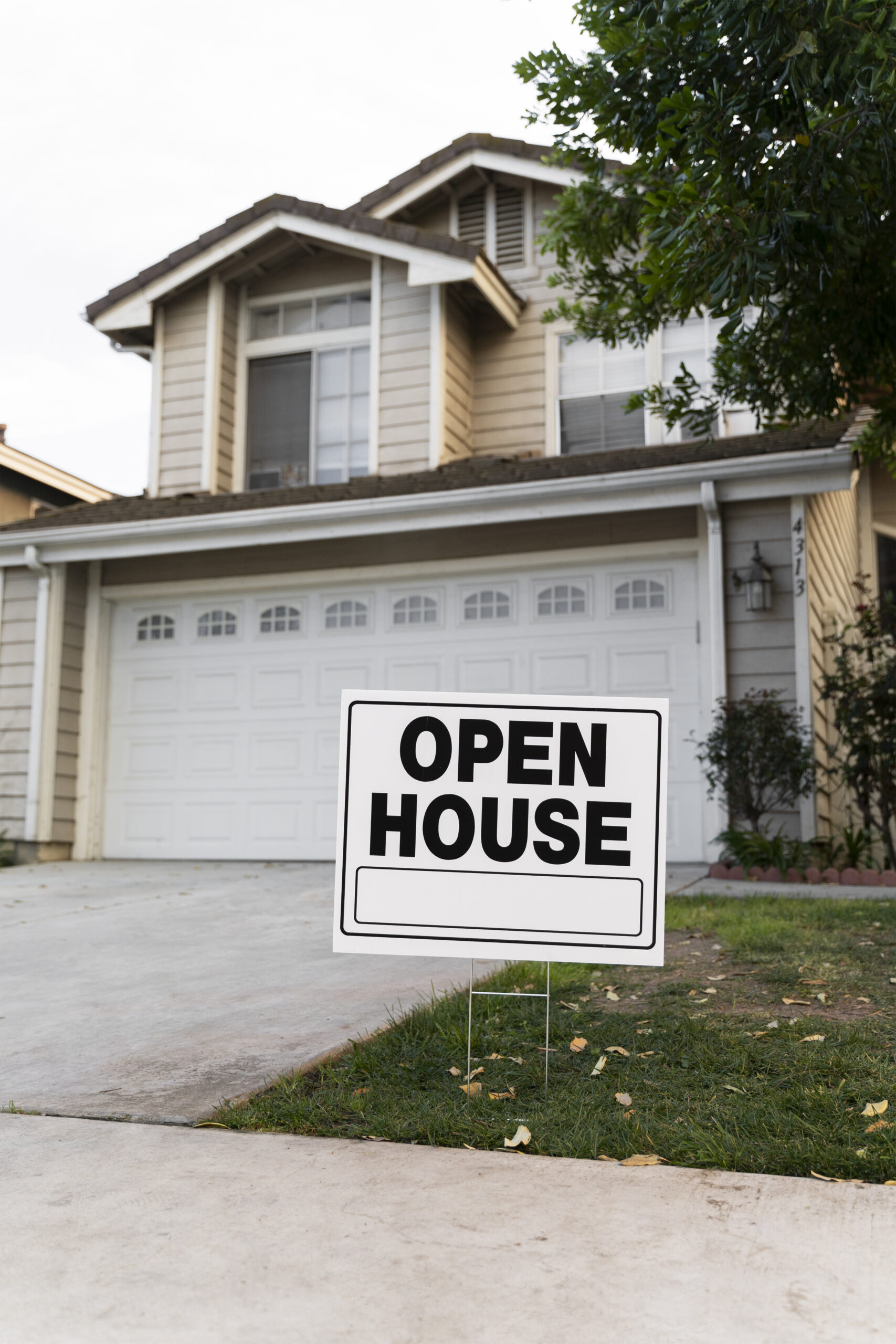 Cartel rígido de publicidad para inmobiliaras